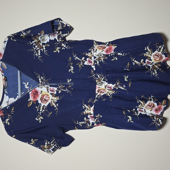 SHEIN Tops - SHEIN Curve Navy Floral V-Neck Blouse